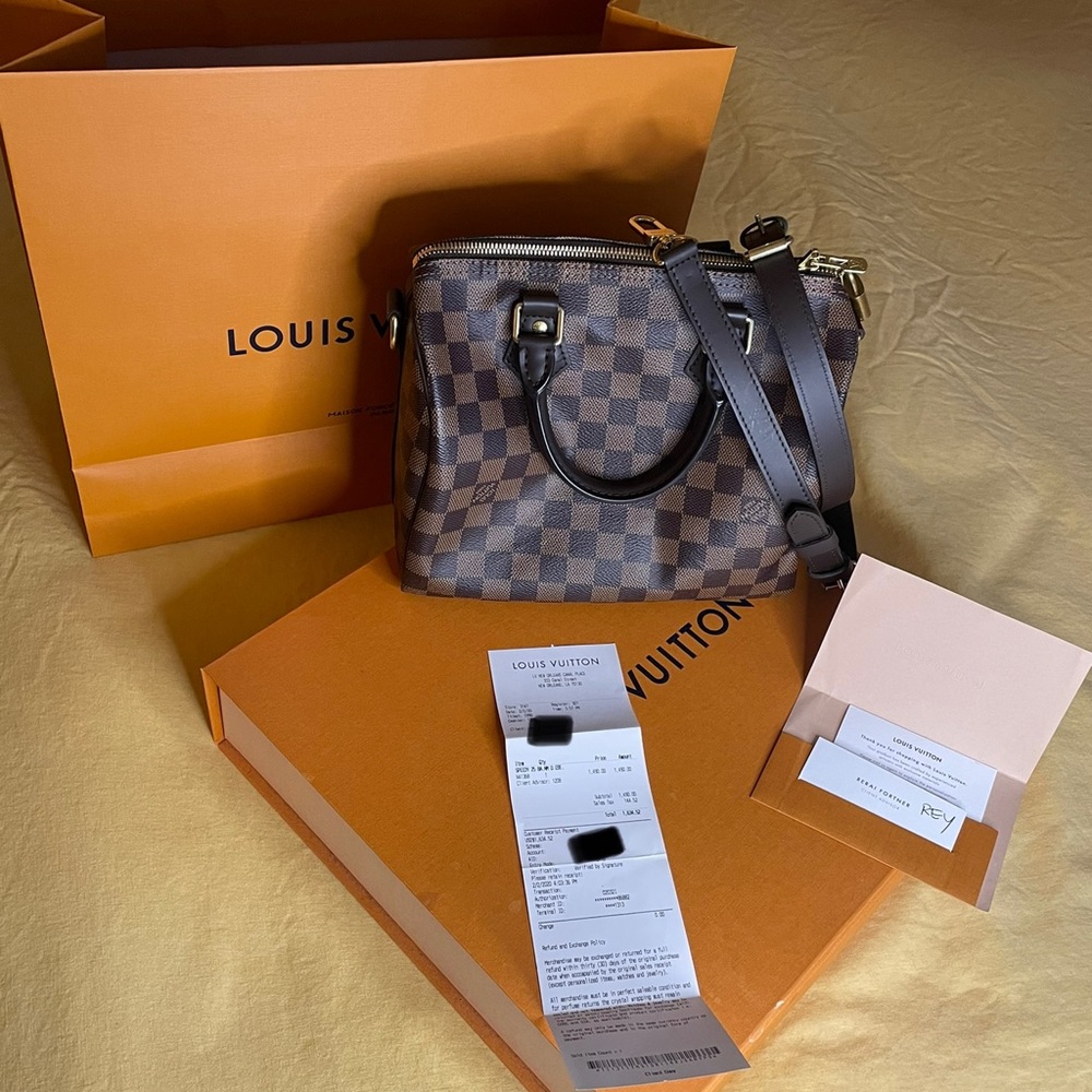 Louis Vuitton SPEEDY BANDOULIÈRE 25 in Damier Ebene.